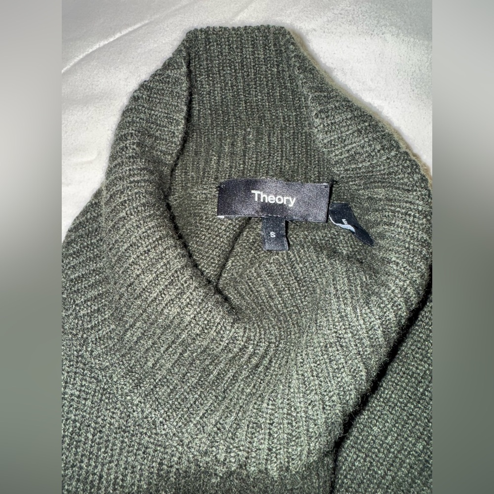 Theory Cashmere Slouchy Turtleneck - Picture 5 of 6